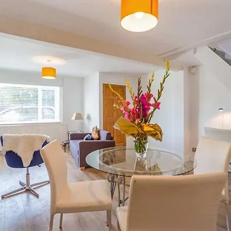 Relax With The Whole Family At The Cosy Cottage - Business Rates Available Please Enquire Marlborough Exterior foto