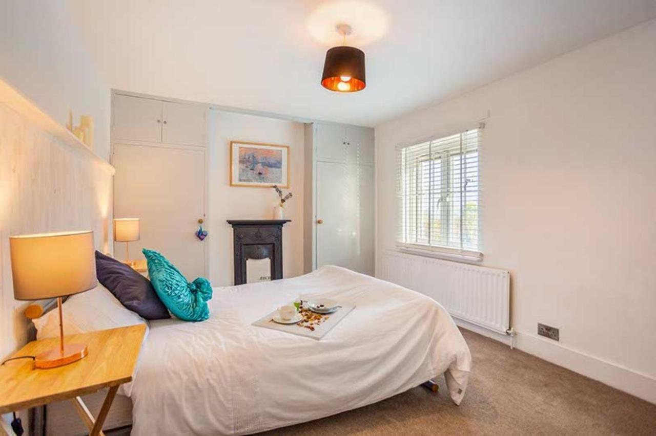 Relax With The Whole Family At The Cosy - Business Rates Available Please Enquire Holiday home