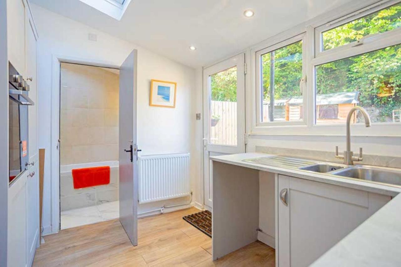 Holiday home Relax With The Whole Family At The Cosy - Business Rates Available Please Enquire