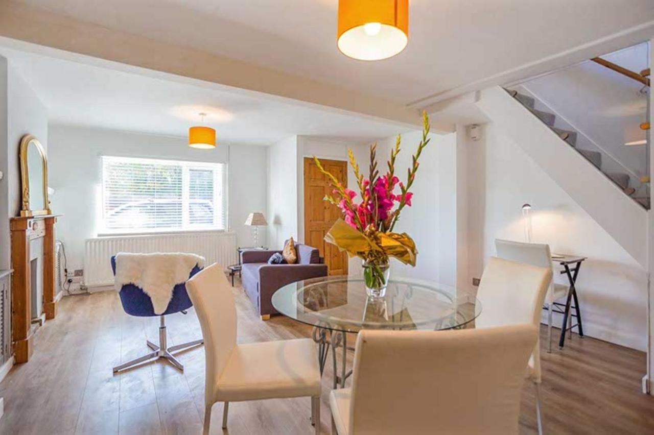 Relax With The Whole Family At The Cosy - Business Rates Available Please Enquire *