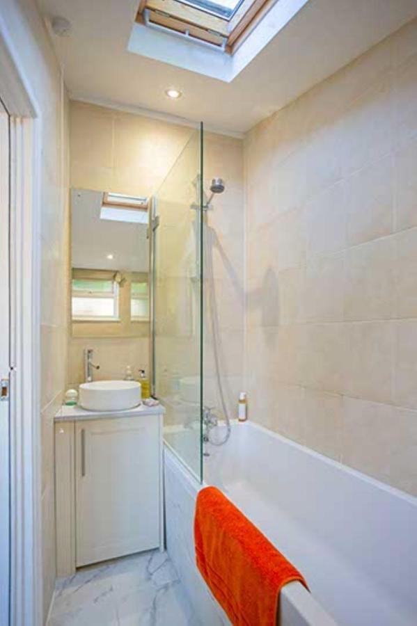 Holiday home Relax With The Whole Family At The Cosy - Business Rates Available Please Enquire