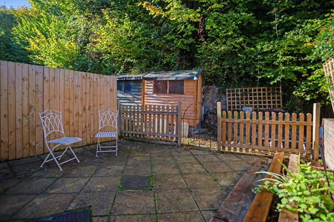 Relax With The Whole Family At The Cosy - Business Rates Available Please Enquire *